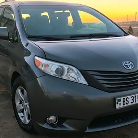 Toyota Sienna 2011