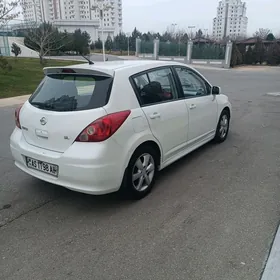 Nissan Versa 2011