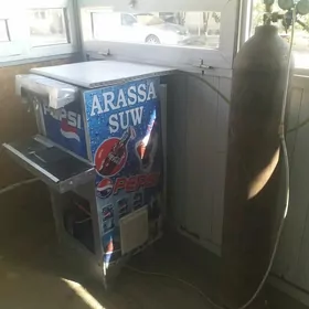 Pepsı aparat. Gazly suw