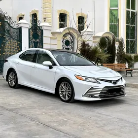 Toyota Camry 2021