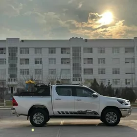 Toyota Hilux 2024