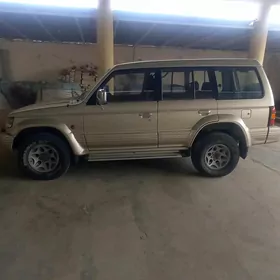 Mitsubishi Pajero 1992