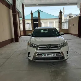 Toyota Highlander 2019