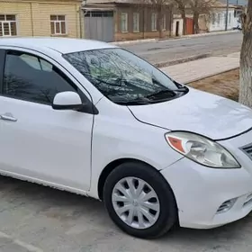 Nissan Versa 2012