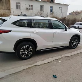 Toyota Highlander 2021