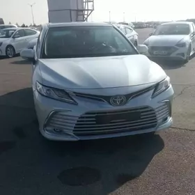 Toyota Camry 2021