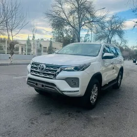 Toyota Fortuner 2024