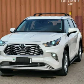 Toyota Highlander 2021