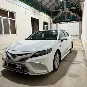 Toyota Camry 2021