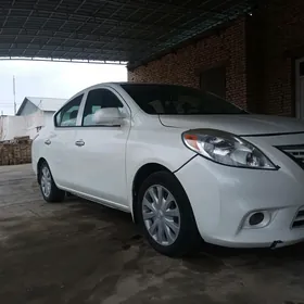 Nissan Versa 2012