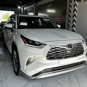 Toyota Highlander 2021