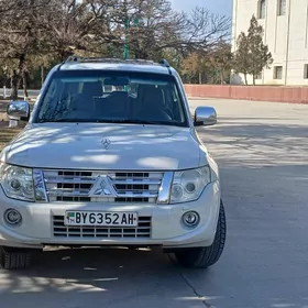 Mitsubishi Pajero 2012