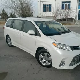 Toyota Sienna 2019