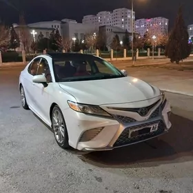 Toyota Camry 2018