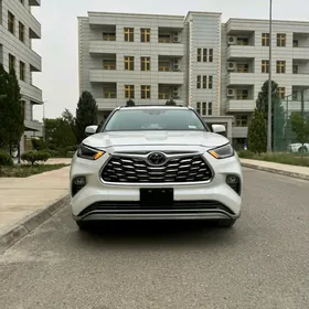 Toyota Highlander 2021