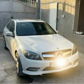 Mercedes-Benz C300 2011