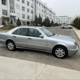 Mercedes-Benz E320 1996