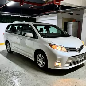 Toyota Sienna 2019