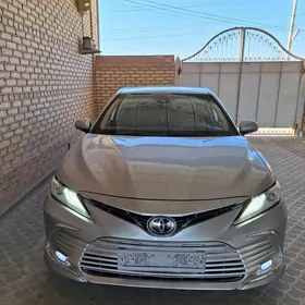 Toyota Camry 2019