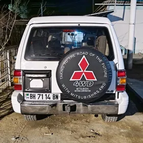 Mitsubishi Pajero 1993