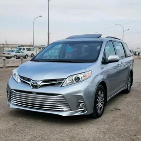 Toyota Sienna 2020