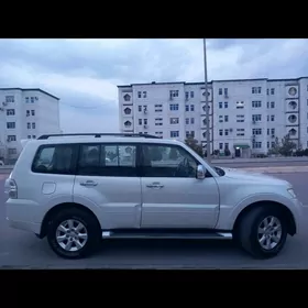 Mitsubishi Pajero 2010