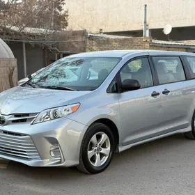 Toyota Sienna 2019