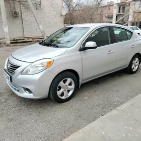 Nissan Versa 2012