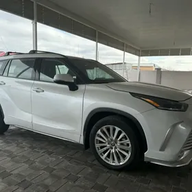 Toyota Highlander 2021