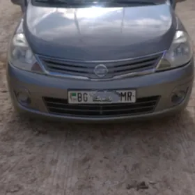 Nissan Versa 2012