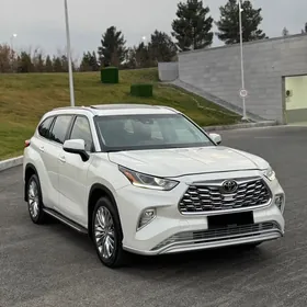 Toyota Highlander 2021