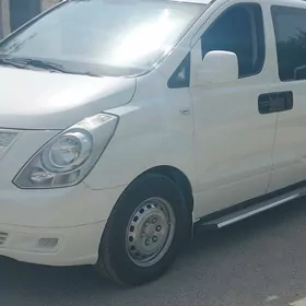 Hyundai H-1 2010