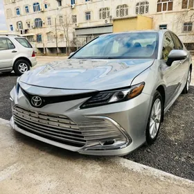 Toyota Camry 2021