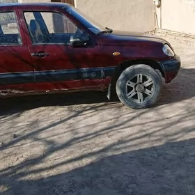 Chevrolet Niva 2004