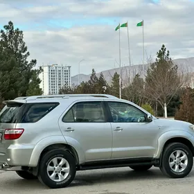 Toyota Fortuner 2010