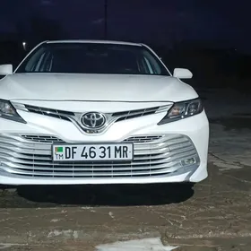 Toyota Camry 2019