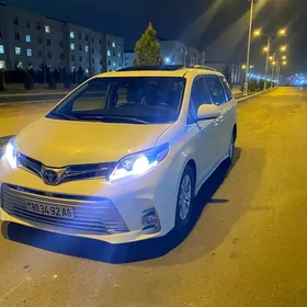 Toyota Sienna 2020