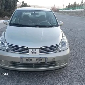 Nissan Tiida 2006