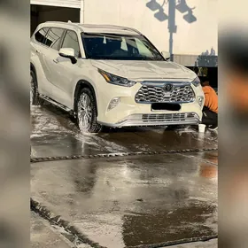 Toyota Highlander 2020