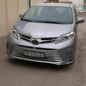 Toyota Sienna 2018