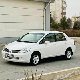 Nissan Tiida 2005