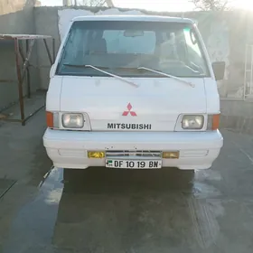 Mitsubishi L300 1987