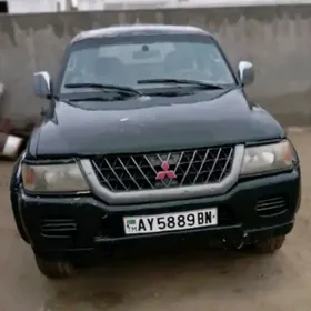 Mitsubishi Montero 1999