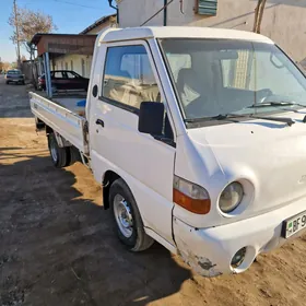 Hyundai H-1 1999