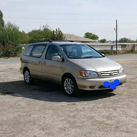 Toyota Sienna 2001