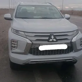 Mitsubishi Pajero 2020