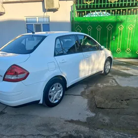 Nissan Versa 2010