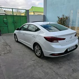 Hyundai Elantra 2019