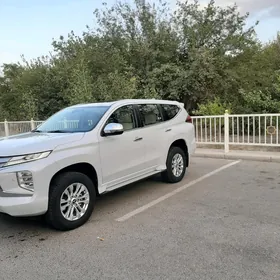 Mitsubishi Pajero 2020