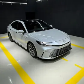 Toyota Camry 2025